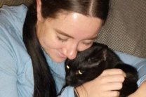 Девушка стала инвалидом из-за бездомной кошки