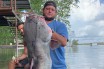 Рыбаки поймали 40-килограммового сома в Миссисипи 