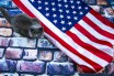 Американский флаг спас от гибели кота во время футбольного матча