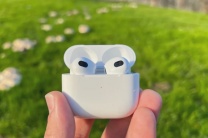 Лучшие беспроводные наушники – это Apple AirPods
